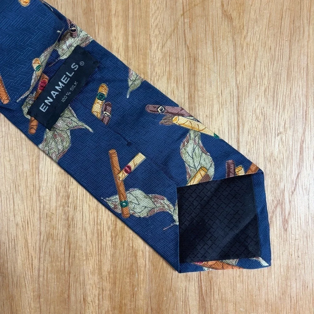 Enamels Men’s 100% Silk Cigar Novelty Print Neck Tie